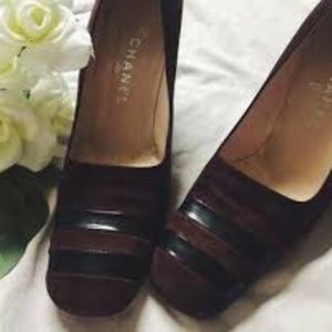 CHANEL VINTAGE PUMPS brown suede with chrome barrel heel with logo  size 38B EUC